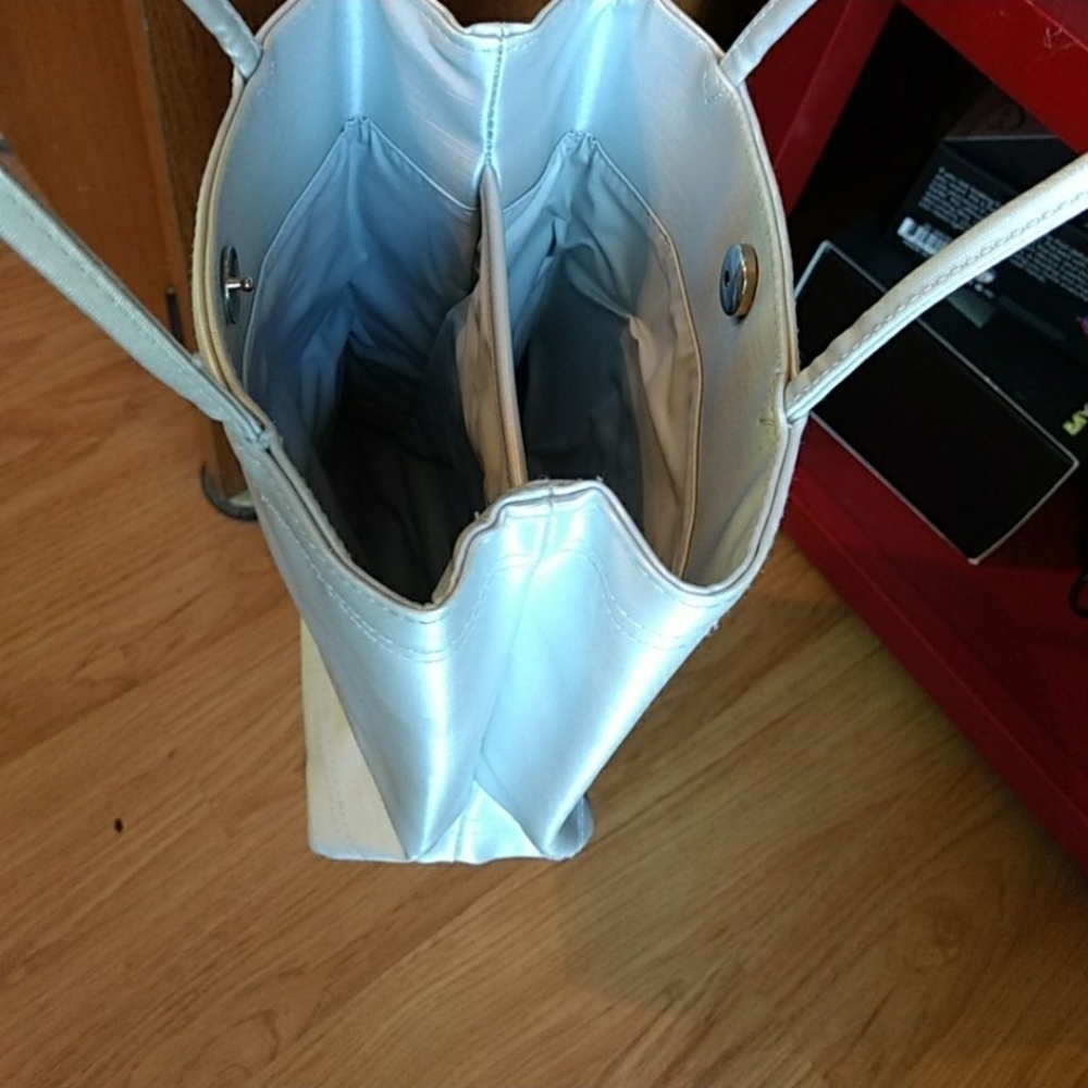 Avon Silver Shoulder Bag Chic And Versatile View 2